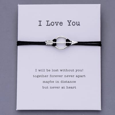 Manks Collections ® Zwarte Armband x 2 , I Love You armband - vriendinnen armband - cadeau voor een vriendin - Zilverig armband met de pijl van liefde - Armband 30 cm