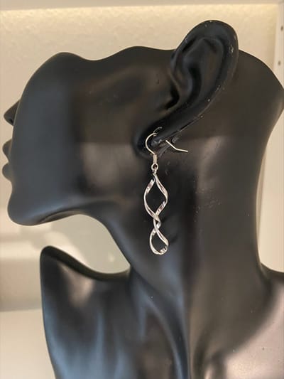 oorbellen met gedraaid ontwerp | | Make up | Parfum | Moederdag | Verjaardagscadeau| Cadeautje| Valentijnsdag| Kado | sieraden | vaderdag | oorbellen | oorsieraden