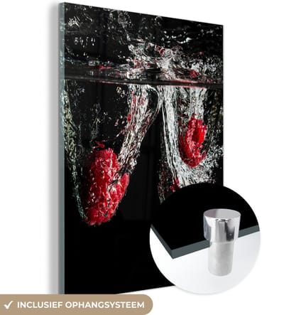MuchoWow® Glasschilderij 120x160 cm - Schilderij acrylglas - Frambozen - Fruit - Stilleven - Water - Zwart - Rood - Foto op glas - Schilderijen