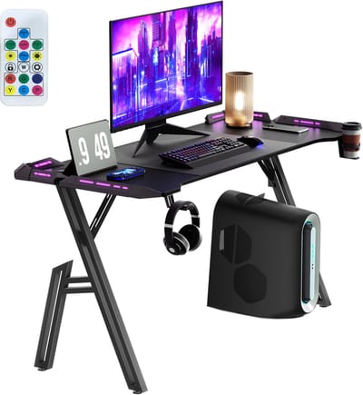 Gaming Bureau 140x60 cm met RGB LED Verlichting – Carbon Look Werkblad – Ergonomisch Computer Bureau met Bekerhouder & Headsethouder – Stabiel Stalen A-frame tot 150 kg – Zwart