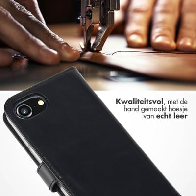 Selencia Hoesje - Geschikt voor Apple iPhone 17e / 16e - Echt Lederen Bookcase - Zwart
