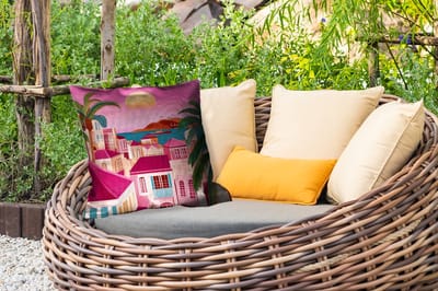 Buitenkussen Weerbestendig - Stad - Roze - Palmbomen - 50x50 cm