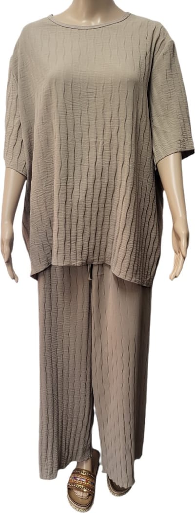 Dames - Zomerset - Broek Wide Leg - Shirt Korte mouwen - Los Vallend - Getailleerd - Merk Bella Sirena - Kleur Donkerbeige - Maat L/XL 40-42