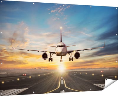 Gards Tuinposter Vliegtuig met een Landing op de Luchthaven - 180x120 cm - Tuindoek - Tuindecoratie - Wanddecoratie buiten - Tuinschilderij