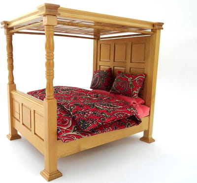 Poppenhuis Bed - Miniatuur Meubel - Slaapkamer Inrichten - Compleet met Beddengoed - 13.5 cm Breed - Houtkleurig Rood