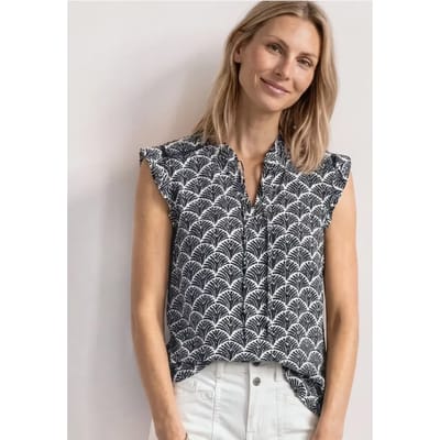 Top met verschillende texturen en gehaakte details