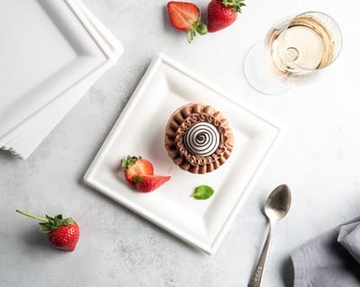 18 Stevige witte vierkante  kartonnen borden van suikerriet, 20cm - Biologisch afbreekbaar, vloeistof- en oliebestendig, magnetronbestendig, composteerbaar partybord Milieuvriendelijke wegwerpservies