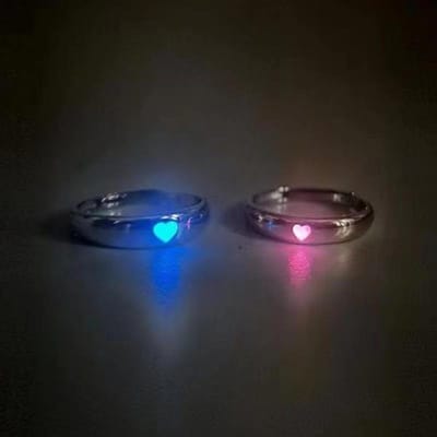 Bague Couple Étoile Lumineuse Bleue Mode S Brille dans le Noir Bague Zirconium Fluorescent Anneaux de Doigt Réglables pour Femmes Hommes Bijoux Cadeaux black