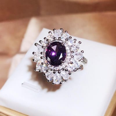 Lange Kussen-vormige Dieppaarse Zirkoon Volledige Diamant Gesimuleerde Amethist Open Ring voor Dames Adjustable opening beige