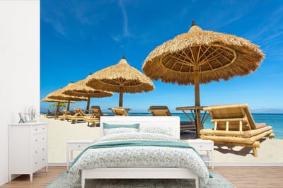 Behang - Fotobehang Strandstoel - Strand - Parasol - Zee - Zomer - Breedte 420 cm x hoogte 280 cm