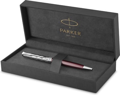 Parker Sonnet balpen | metaal en rode lak | medium punt met zwarte inkt | geschenkdoos