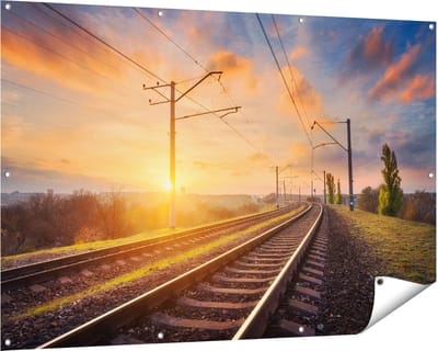 Gards Tuinposter Rails Spoorweg bij Zonsondergang - 150x100 cm - Tuindoek - Tuindecoratie - Wanddecoratie buiten - Tuinschilderij