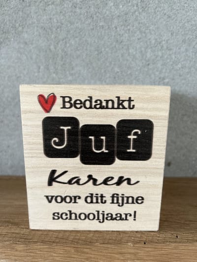 Pennenbakje van hout - "Bedankt juf voor dit fijne schooljaar"- Met de naam van de juf! - afscheid schooljaar - verjaardag juf - school / juffrouw - cadeau juf