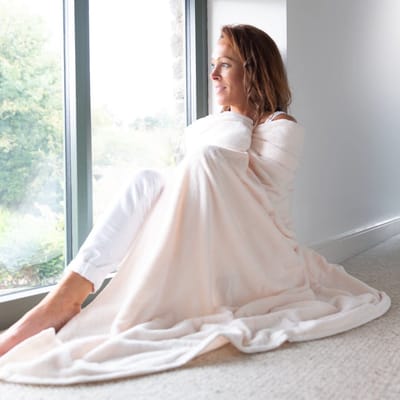 Dailygoody - Snug Tapijt Premium Super Zacht Fleece Deken - Warmte en Comfort - Champagne Kleur - XL Formaat 150x200cm - Perfect voor Thuis en Reizen