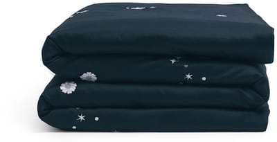 Yumeko kinderdekbedovertrek katoensatijn blueberry starry flower 100x135 - Bio, eco & fairtrade