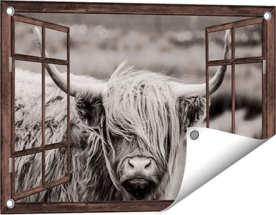 Gards Tuinposter Doorkijk Schotse Hooglander Koe - Zwart Wit - 60x40 cm - Tuindoek - Tuindecoratie - Wanddecoratie buiten - Tuinschilderij