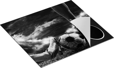 Chefcare Inductie Beschermer Voetbal Sliding op de Bal in het Stadion - Zwart Wit - 60x50 cm - Afdekplaat Inductie - Kookplaat Beschermer - Inductie Mat