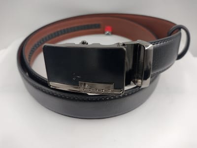 RR15-RB20.a10*115 : Zakelijke Leren riem zwart, L115cm, H38mm, D4mm met 'Paardenhoofd gezet in embleem' buckle