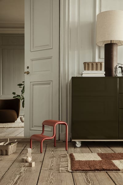 Ferm Living Up Step Kruk - poppy red