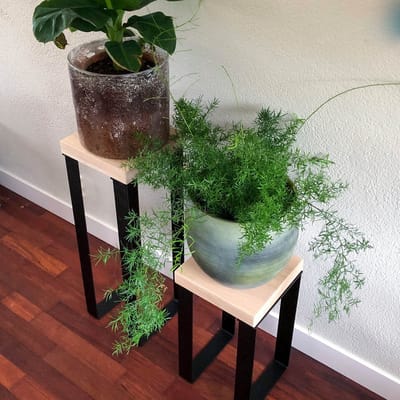 GoudmetHout® Bijzettafel Set - Plantentafeltje voor Binnen - 69cm & 39cm Hoog - Plantenkrukje en Sidetable Woonkamer - Tafel en Plantenzuil - Eiken Hout & Zwart Staal