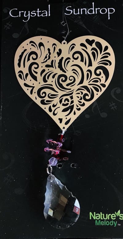Nature's Melody Spinner COSMO HANGER  HART 10cm MET CRYSTAL SUNDROP kristal glas eronder 40CM De lengte is gemeten van de ophangdraad tot en met de onderkant van het glas.