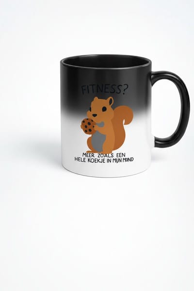 “Fitness? Meer Zoals Een Hele Koekje In Mijn Mond” Black Magic Mok – 330ml Warmtegevoelige Koffiemok – Grappige Eekhoorn Quote – Perfect Cadeau voor Zoetekauwen