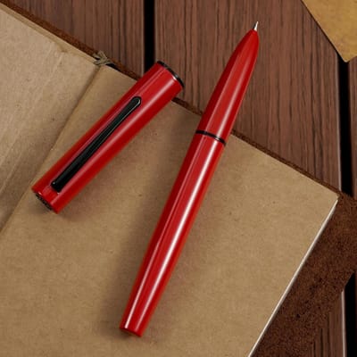 Stijlvolle vulpen met extra fijne nib, modern rood en klassiek retro ontwerp, inclusief inktconverter en luxe schrijfgemak