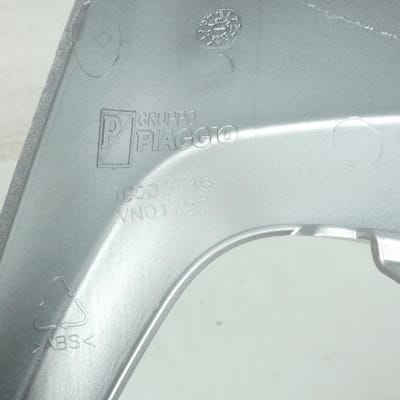 Flanc gauche tablier AV gris pour scooter Piaggio 125 Medley Basic 1B003746000H4