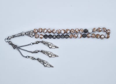 Handgemaakte naam tasbih 33 Kralen Natuursteen “ Wit howliet gesponnen goud” - met metaal tassel “Palestina"- Met je naam of de naam van uw geliefde- 8 mm diameter van de korrel