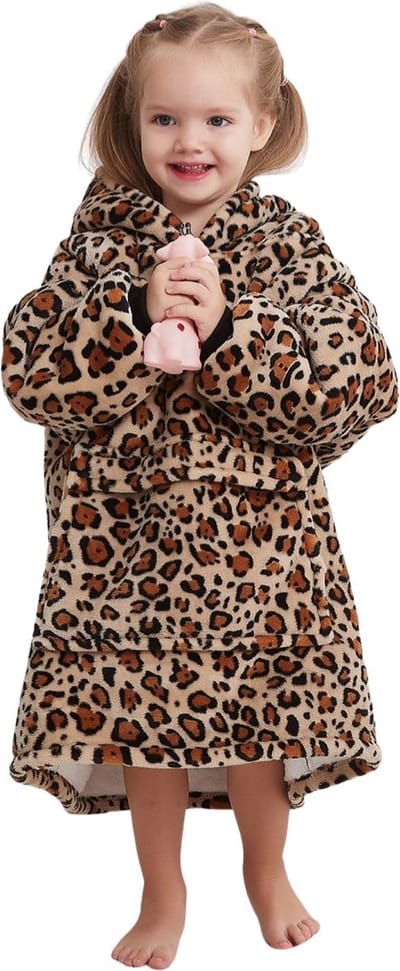 Hoodie deken kind - Fleece kinder poncho - plaid met mouwen en capuchon voor kinderen - oversized hoodie kind - hoodie plaid voor kinderen - fleece deken met mouwen – hoodie blanket - TV deken – zacht & warm - maat 116 t/m 134 - leopard