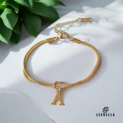 Leerella | A| Stijlvolle Letter Armband van Hoogwaardig RVS in Goudkleur met Initialen – Perfect voor Dames en Heren | Luxe Accessoire met Persoonlijke Touch Moederdag, Valentijnsdag en Verjaardag Cadeau 16+5cm