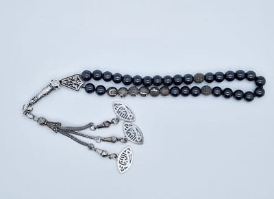 Handgemaakte naam tasbih 33 Kralen Natuursteen “Hematiet” - met metaal tassel “Ogen"- Met je naam of de naam van uw geliefde- 8 mm diameter van de korrel
