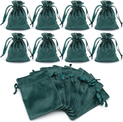 Set van 12 Fluwelen Sieradenzakjes 9 x 12 cm met Trekkoord voor Sieradenopslag, Cadeautasjes en Feestdecoratie in Groen