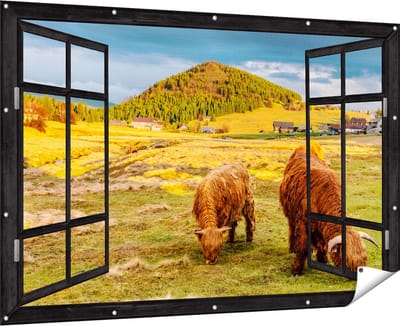 Gards Tuinposter Doorkijk Twee Schotse Hooglanders bij een Dorp - 180x120 cm - Tuindoek - Tuindecoratie - Wanddecoratie buiten - Tuinschilderij