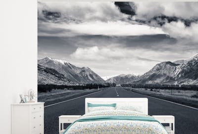 Behang - Fotobehang Zwart wit - Berg - Weg - Breedte 325 cm x hoogte 260 cm