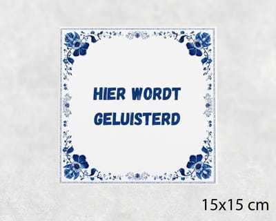Spreuk tegel 15x15 cm Hier wordt geluisterd