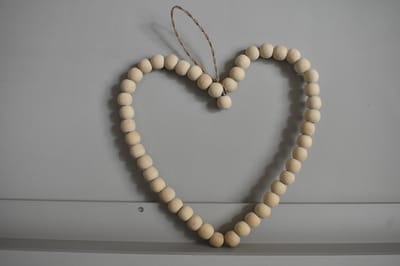Hart houten kralen hanger 38x30x2 cm - Houten kralen hanger met ophangkoord naturel - Decoratie hanger hart - Naturel Houten kralen hanger - deurhanger - muurhanger.