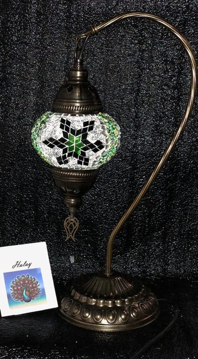 Handgemaakte lamp - tafellamp van mondgeblazen glas - hoogte 42 cm - groen en wit mozaïekdesign