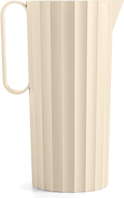 Kunststof schenkkan / waterkan - Hydria - beige - 16 x 11 x H 24 cm - 1700 ml / 1,7 liter