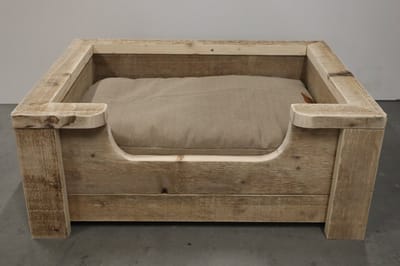 Houten hondenmand Floki van gebruikt steigerhout inclusief beige kussen 80x60x30 cm