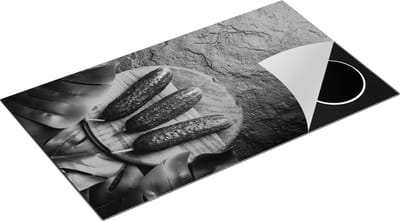 Chefcare Inductie Beschermer Komkommers met Bladeren op Zwarter Marmer - Zwart Wit - 90x50 cm - Afdekplaat Inductie - Kookplaat Beschermer - Inductie Mat