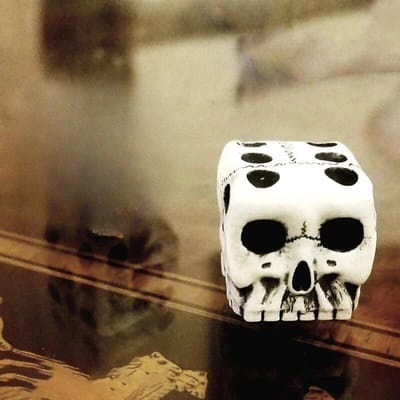 1 Pc 16mm 6 Gezicht Zes Zijdige Schedel Hars D6 Dot Dobbelstenen Kit Zwart Wit Punt voor DND TRPG RPG Tafelspel Bord Gaming Halloween