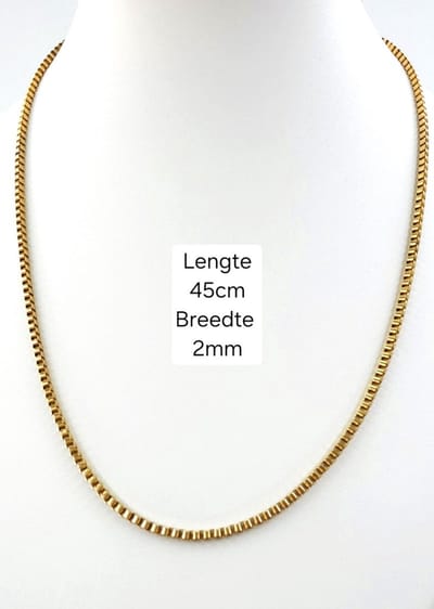Ketting - RVS - vierkant - Venetiaanse schakel - Goudkleurig - L 45cm - Br 2mm - Minimalistische ketting is een subtiel, eenvoudig en tijdloos sieraad met strakke lijnen en delicate details, dat de outfit verfijnd aanvult zonder te overheersen.