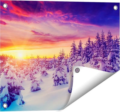 Gards Tuinposter Zonsondergang in het Sneeuw Bos - 50x40 cm - Tuindoek - Tuindecoratie - Wanddecoratie buiten - Tuinschilderij