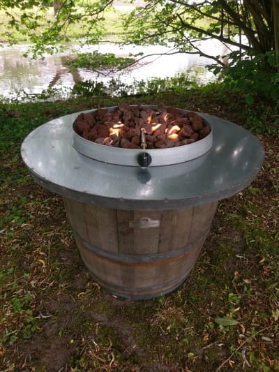 Vuurtafel "Glü" van Eiken Wijnvat – Gas Vuurtafel voor Tuin en Terras – Buitenhaard – Horeca Vuurtafel