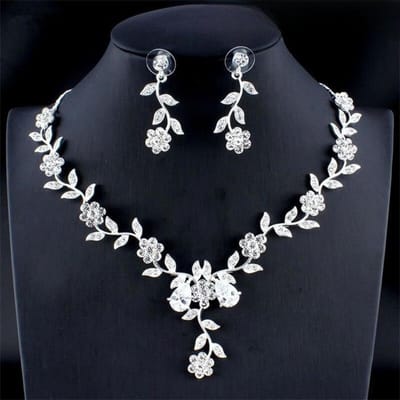 Ensemble de fleurs et perles pour femmes, tendance et à la mode, collier en strass, boucles d'oreilles, accessoires de fête et de banquet Silver&45cm black