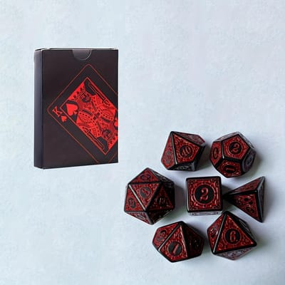 1 Paquet de Cartes à Jouer et 7 Dés Cartes à Jouer en Plastique Noir Résistant à l'Usure et Durables 7 Jeux de Dés Rouges à Motifs Vintage rouge