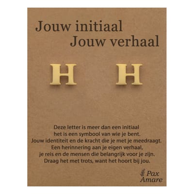 Letter H Oorbellen op Cadeau Kaartje - Jouw initiaal, jouw verhaal - Goudkleurig Stainless Steel - 7mm Initiaal Oorknopjes- Pax Amare