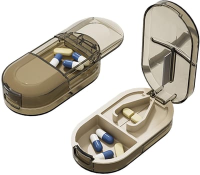 Ynkkvre - Tablettenteiler - Pillenschneider - Pill Cutter - Tablettenschneider - Tablettentrenner - Draagbare tablettensnijder - Tablettensnijder met scherpe messen - 2-in-1 Opberg & Snij Ontwerp - Klinische Precisie Snijding - Bruin