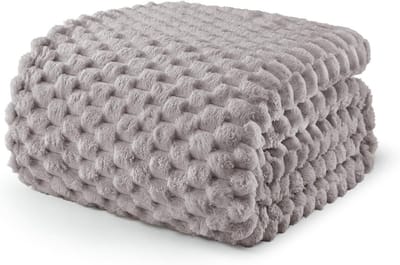 Fleece deken - Zachte plaid - Gezelligheid thuis - Huidvriendelijk materiaal - 220 x 240 cm - Lichtgrijs